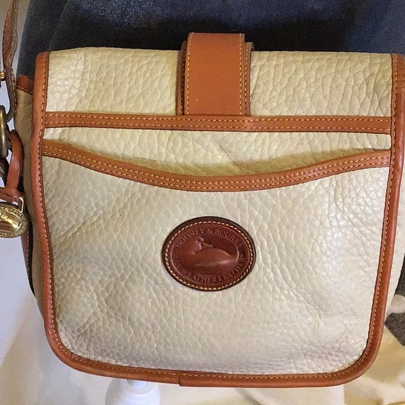 Dooney & Bourke Handbags - 🌼Vintage 90’s 🌼Dooney & Bourke crossbody